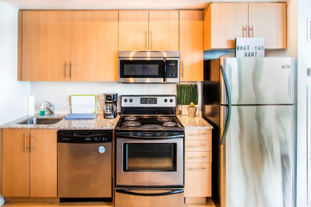 Micasa Suites - Stylish Condo In Maple Leaf Square Toronto Luaran gambar